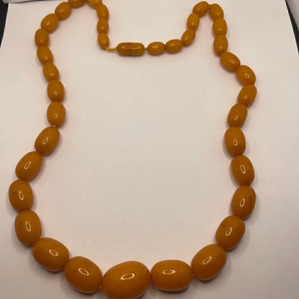 Vintage 1940 butterscotch Bakelite necklace